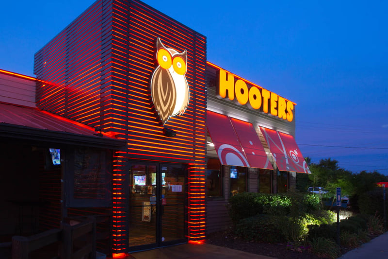 Hooters preview 4